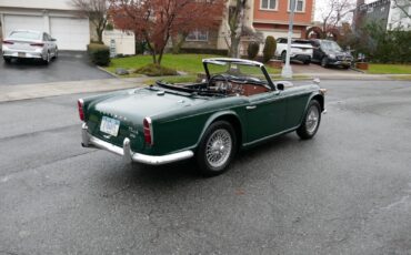 Triumph-TR4A-IRS-1967-Convertible-4