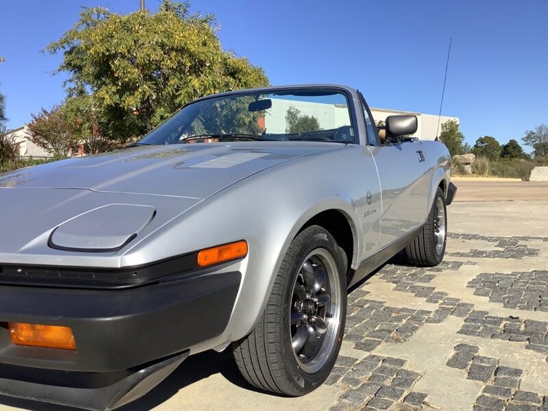 Triumph-TR8-1981-Convertible-11