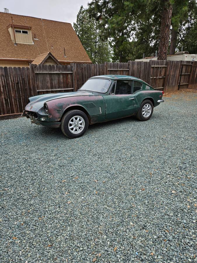 Triumph-gt6-1969-green-1