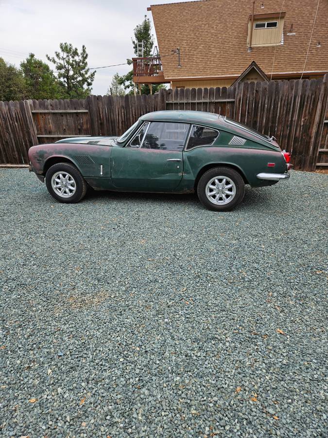 Triumph-gt6-1969-green-2