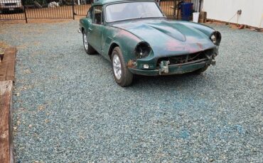 Triumph-gt6-1969-green-3