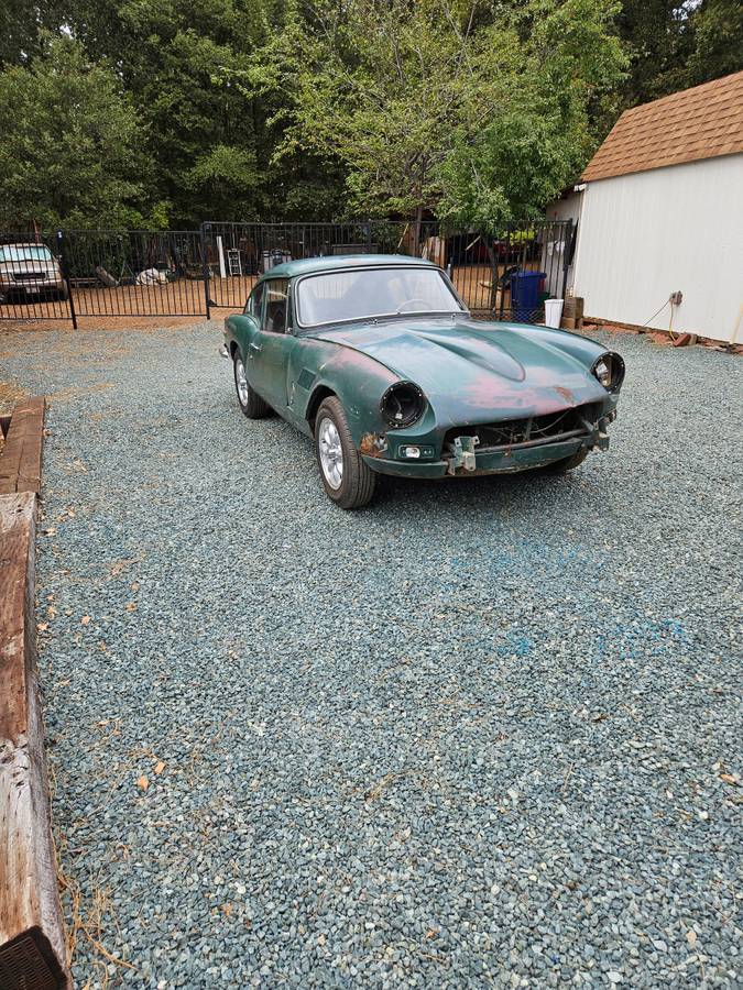 Triumph-gt6-1969-green-3