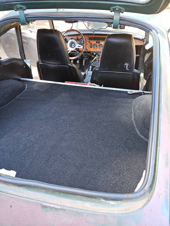 Triumph-gt6-1969-green-4