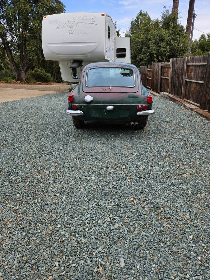 Triumph-gt6-1969-green-5