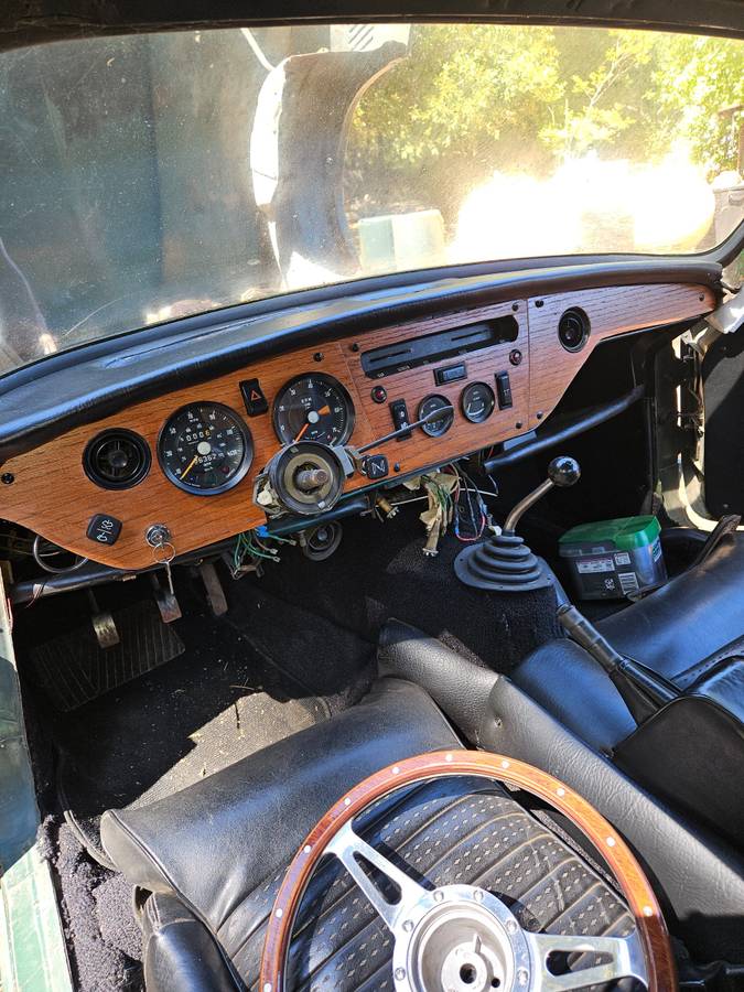 Triumph-gt6-1969-green-7