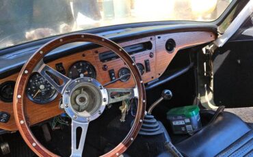 Triumph-gt6-1969-green-9