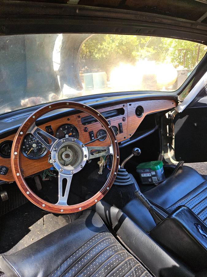 Triumph-gt6-1969-green-9