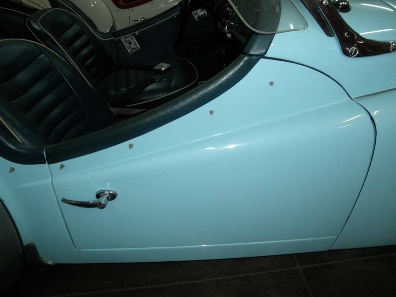 Triumph-tr3b-roadster-1962-blue-16
