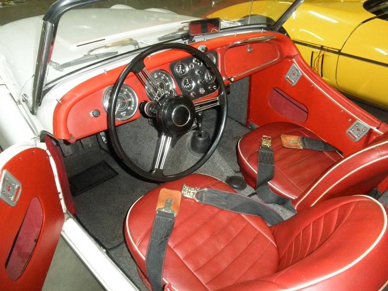 Triumph-tr3b-roadster-1962-white-4