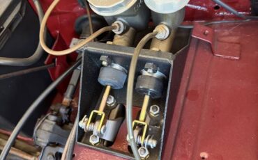 Triumph-tr4-1964-red-10