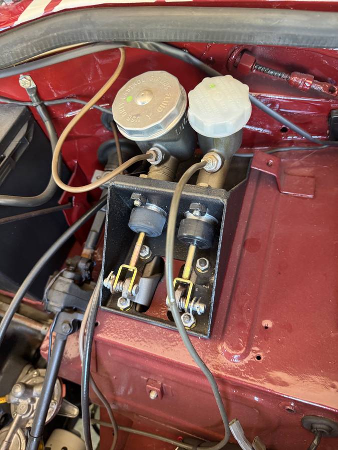 Triumph-tr4-1964-red-10