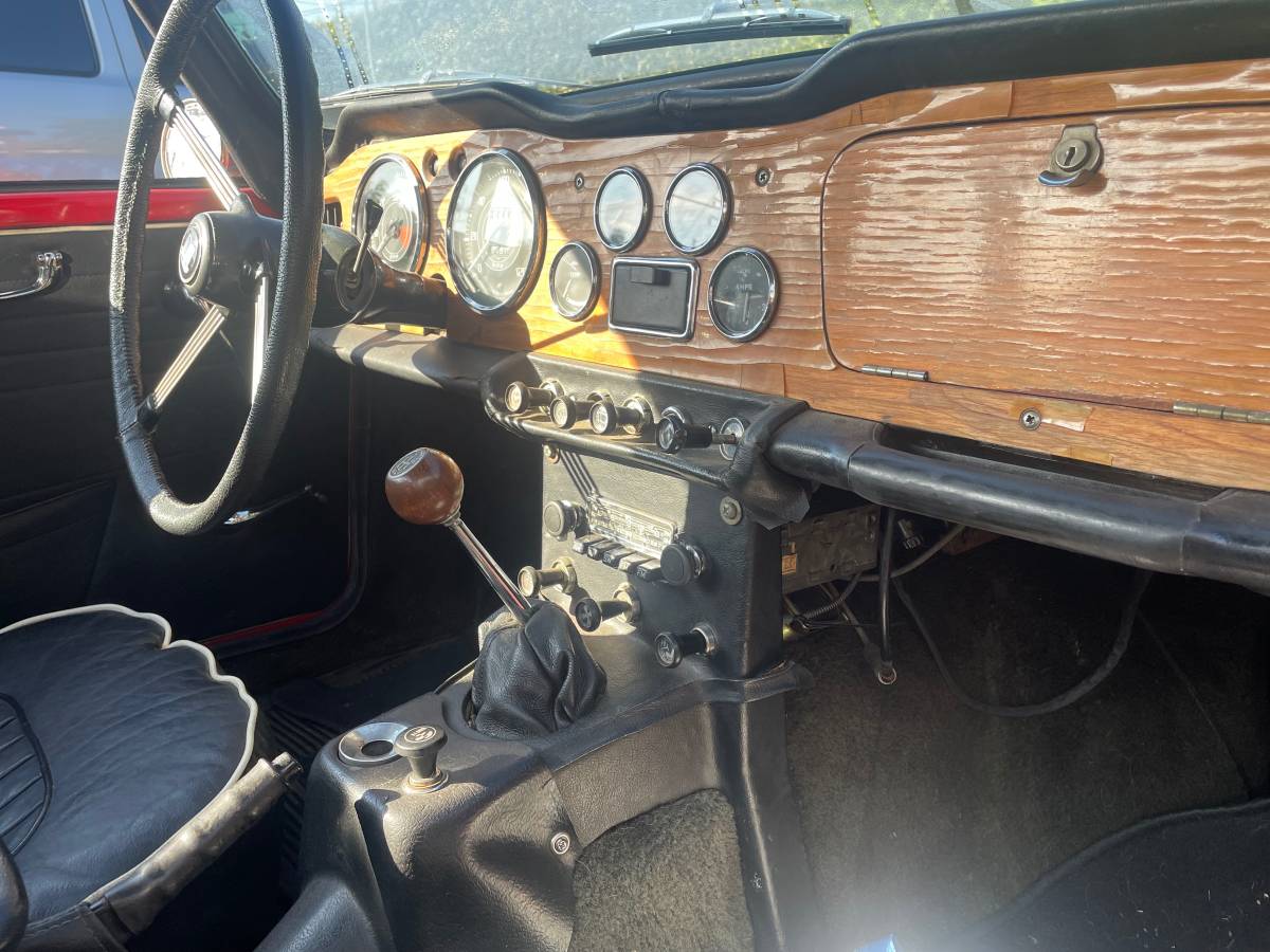 Triumph-tr4-a-irs-1967-red-12