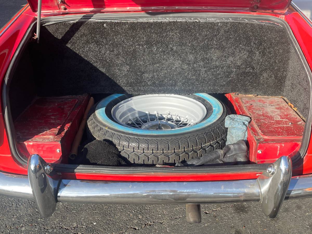 Triumph-tr4-a-irs-1967-red-18