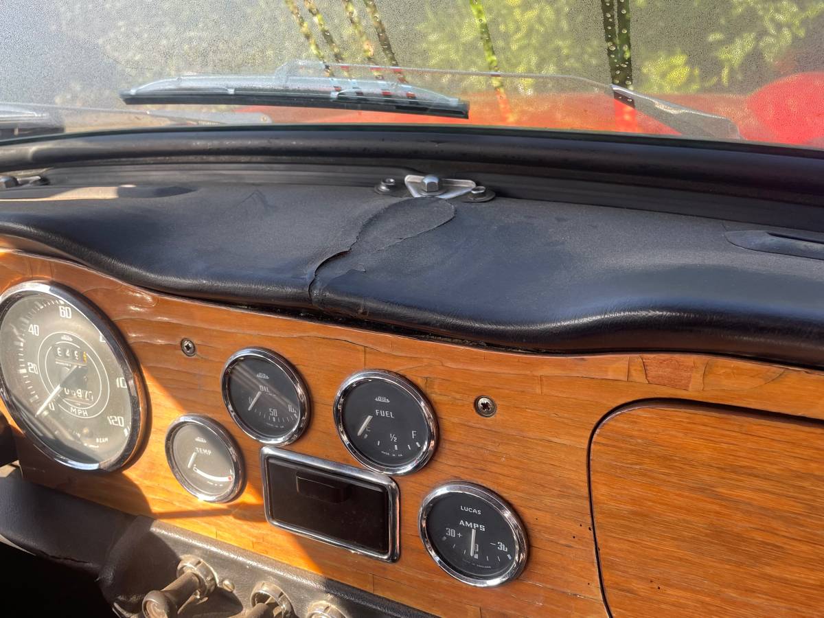 Triumph-tr4-a-irs-1967-red-19