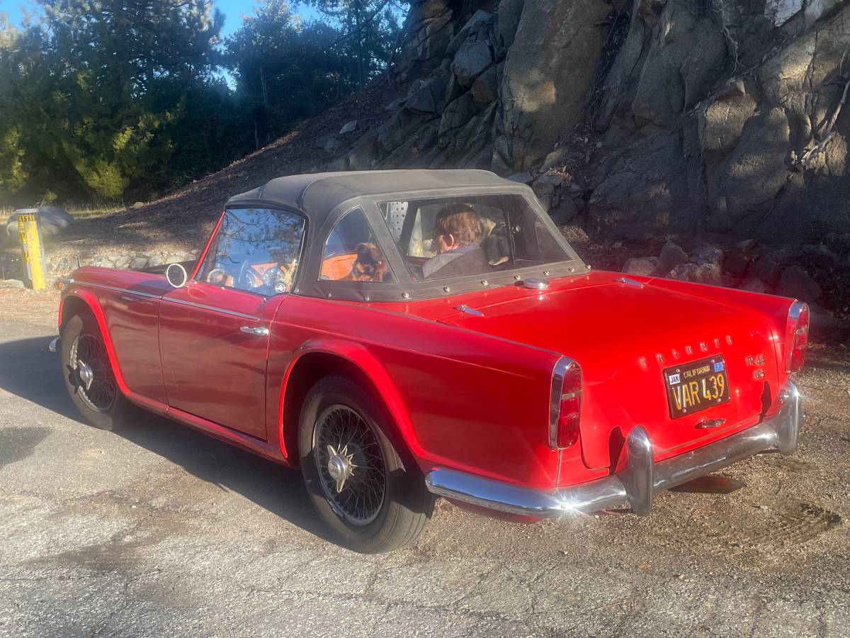 Triumph-tr4-a-irs-1967-red-4