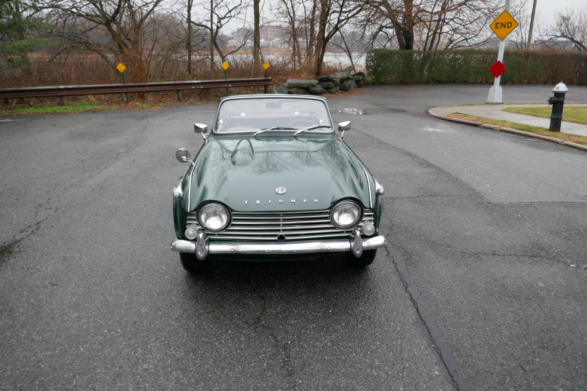 Triumph-tr4a-1967-green-1