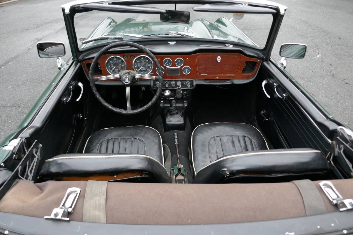 Triumph-tr4a-1967-green-10