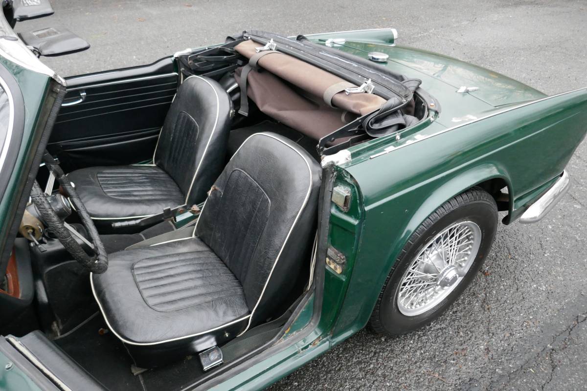 Triumph-tr4a-1967-green-13