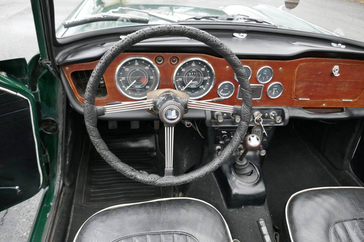 Triumph-tr4a-1967-green-15