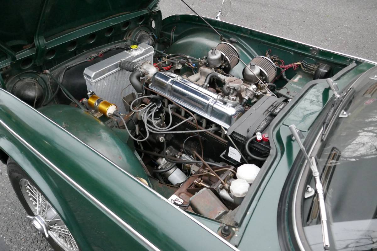 Triumph-tr4a-1967-green-16