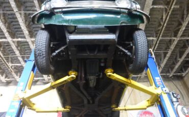 Triumph-tr4a-1967-green-20