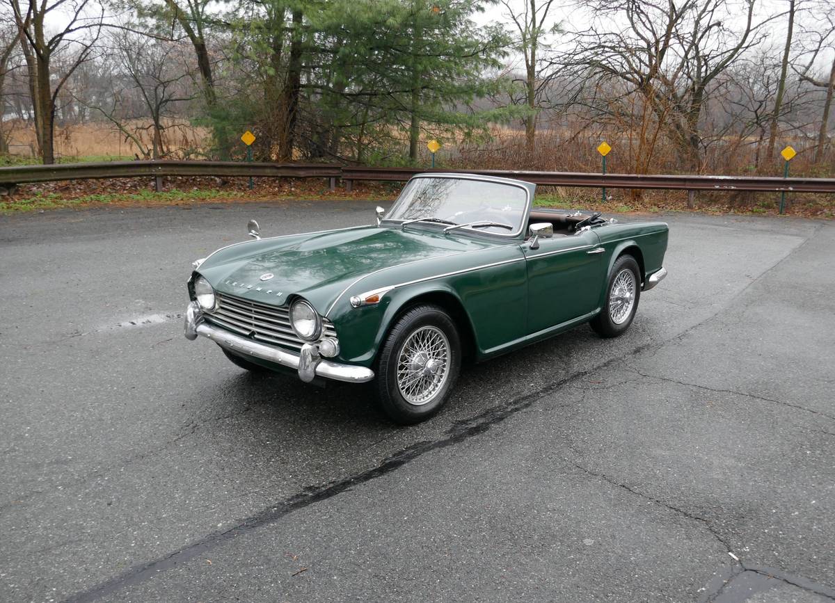 Triumph-tr4a-1967-green-6