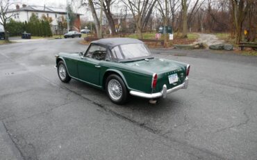 Triumph-tr4a-1967-green-9