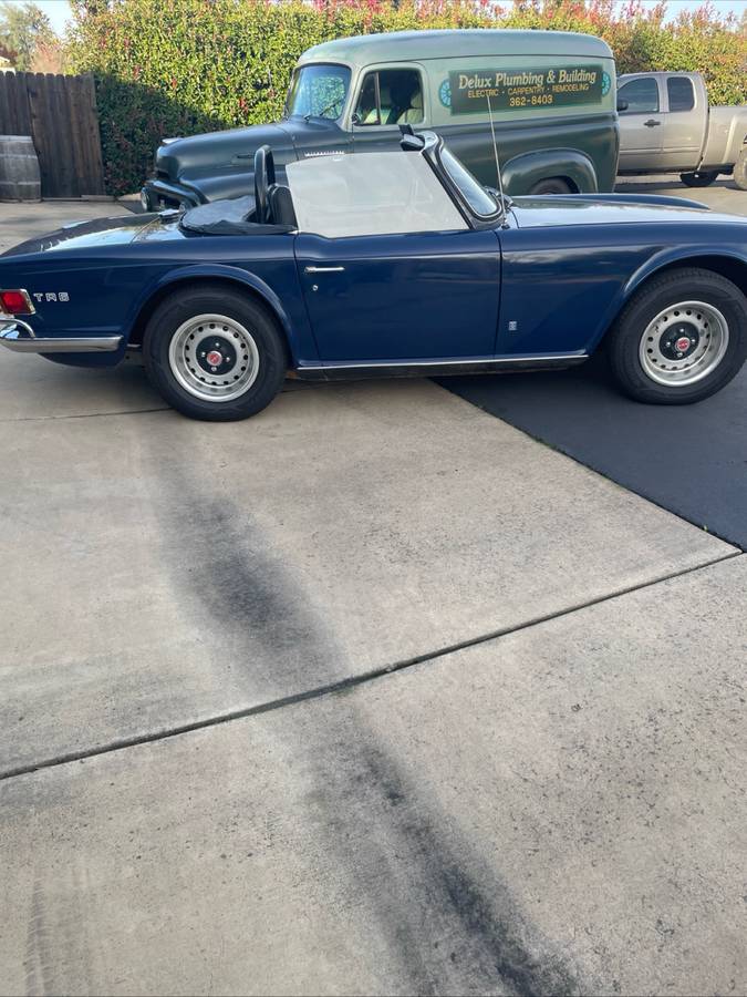Triumph-tr6-1972-blue-1
