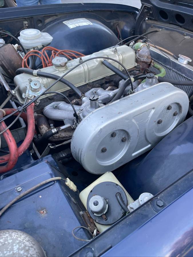 Triumph-tr6-1972-blue-11