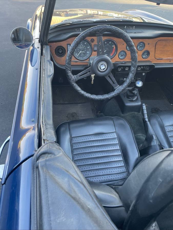 Triumph-tr6-1972-blue-5