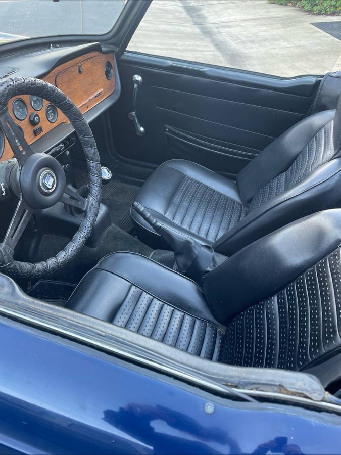 Triumph-tr6-1972-blue-7