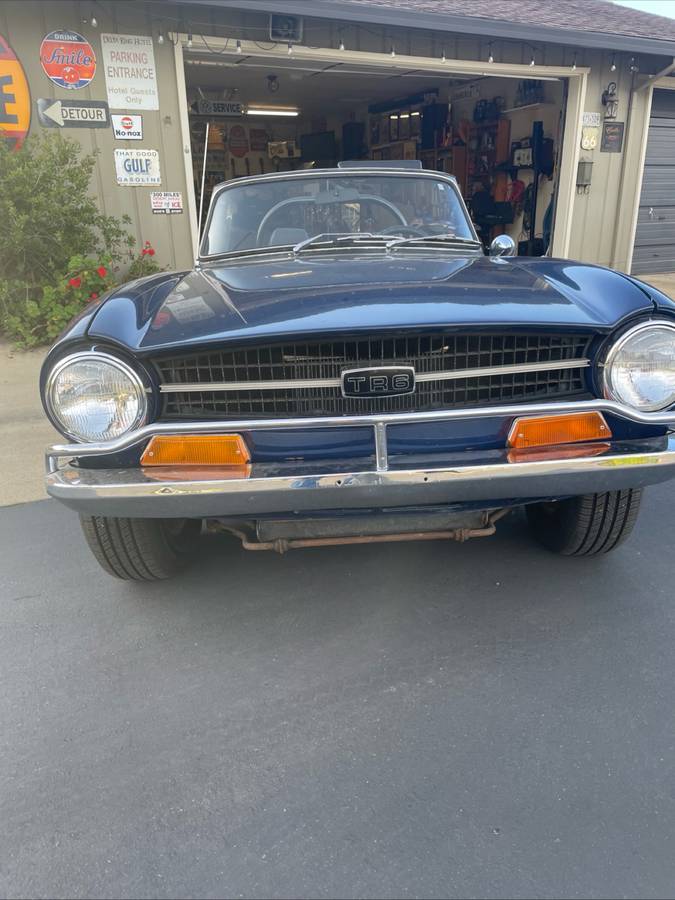 Triumph-tr6-1972-blue