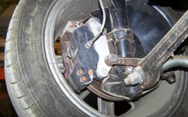 Triumph-tr8-1980-silver-1