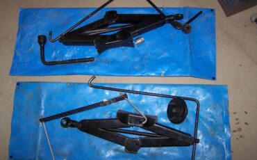 Triumph-tr8-1980-silver-11