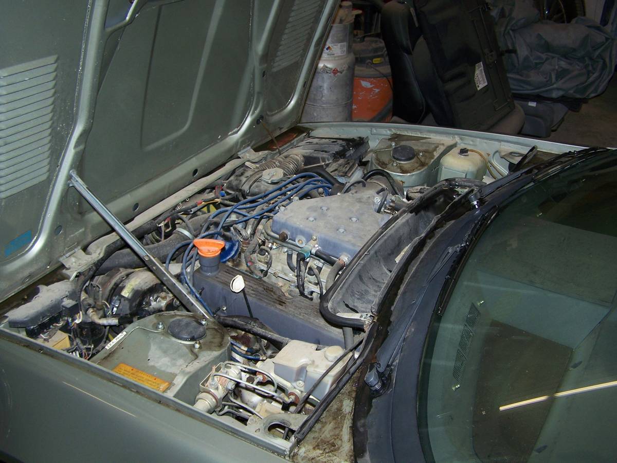 Triumph-tr8-1980-silver-3