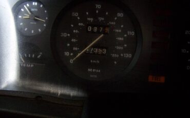 Triumph-tr8-1980-silver-5