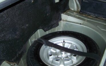 Triumph-tr8-1980-silver-6