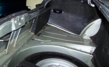 Triumph-tr8-1980-silver-7