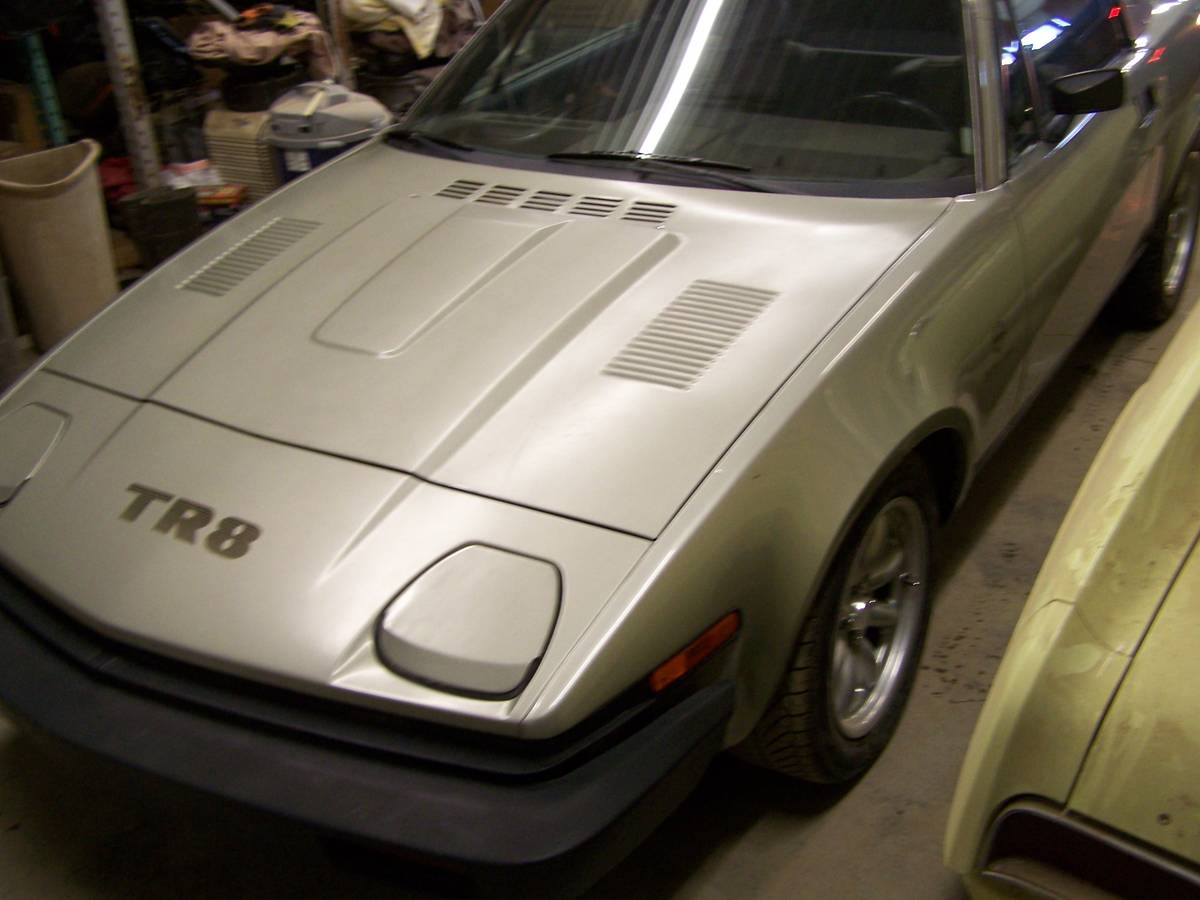Triumph-tr8-1980-silver