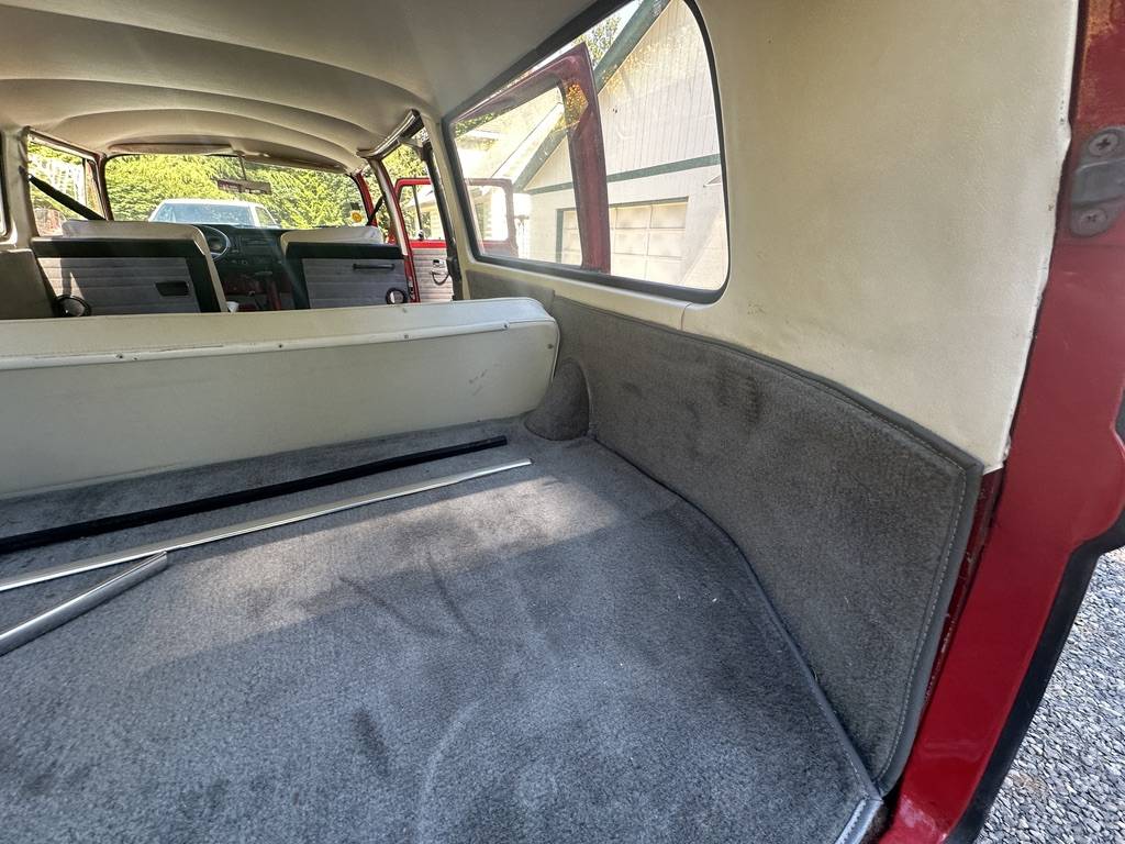 Type-ii-volkswagen-bus-1969-red-10