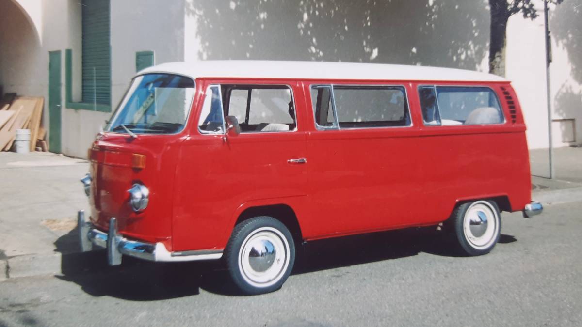 Type-ii-volkswagen-bus-1969-red-2