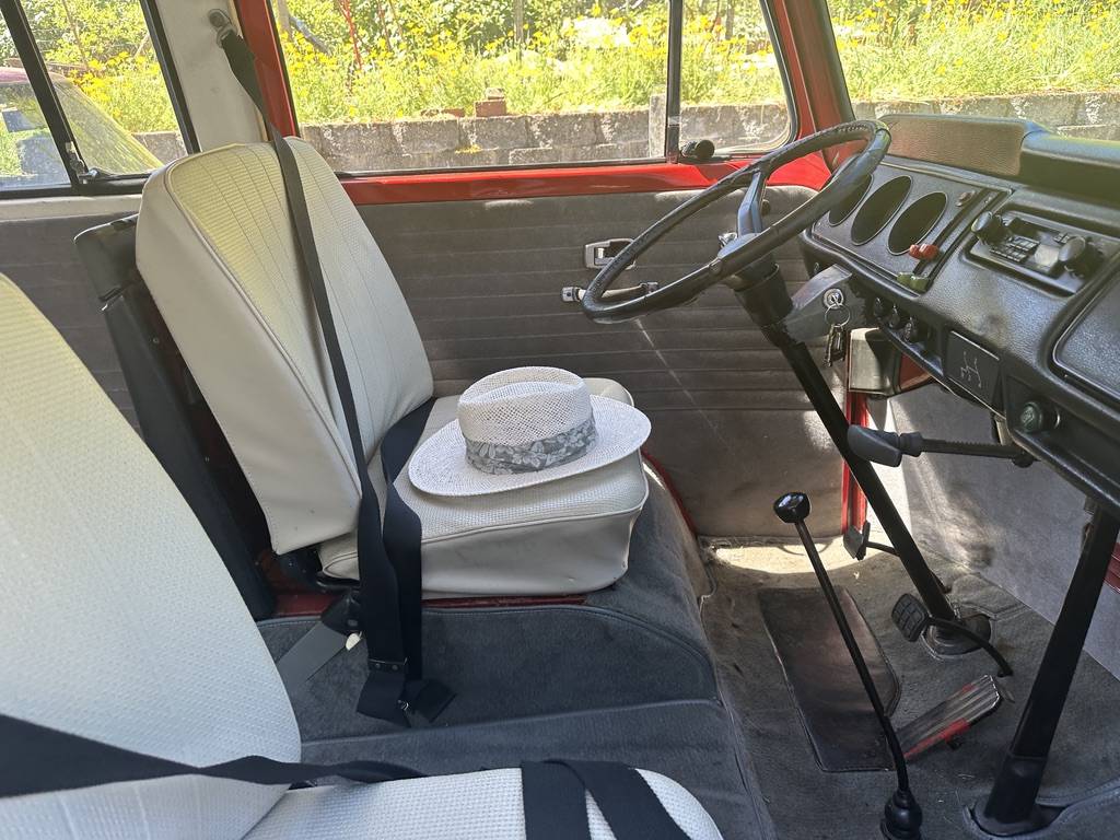 Type-ii-volkswagen-bus-1969-red-5