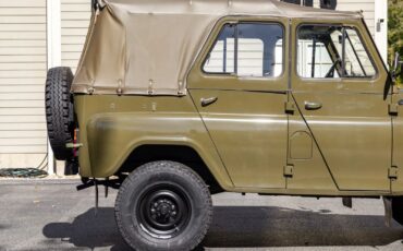 UAZ-1990-4