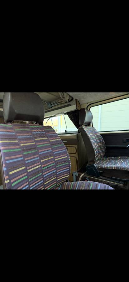 Volkswagen-1981-yellow-4