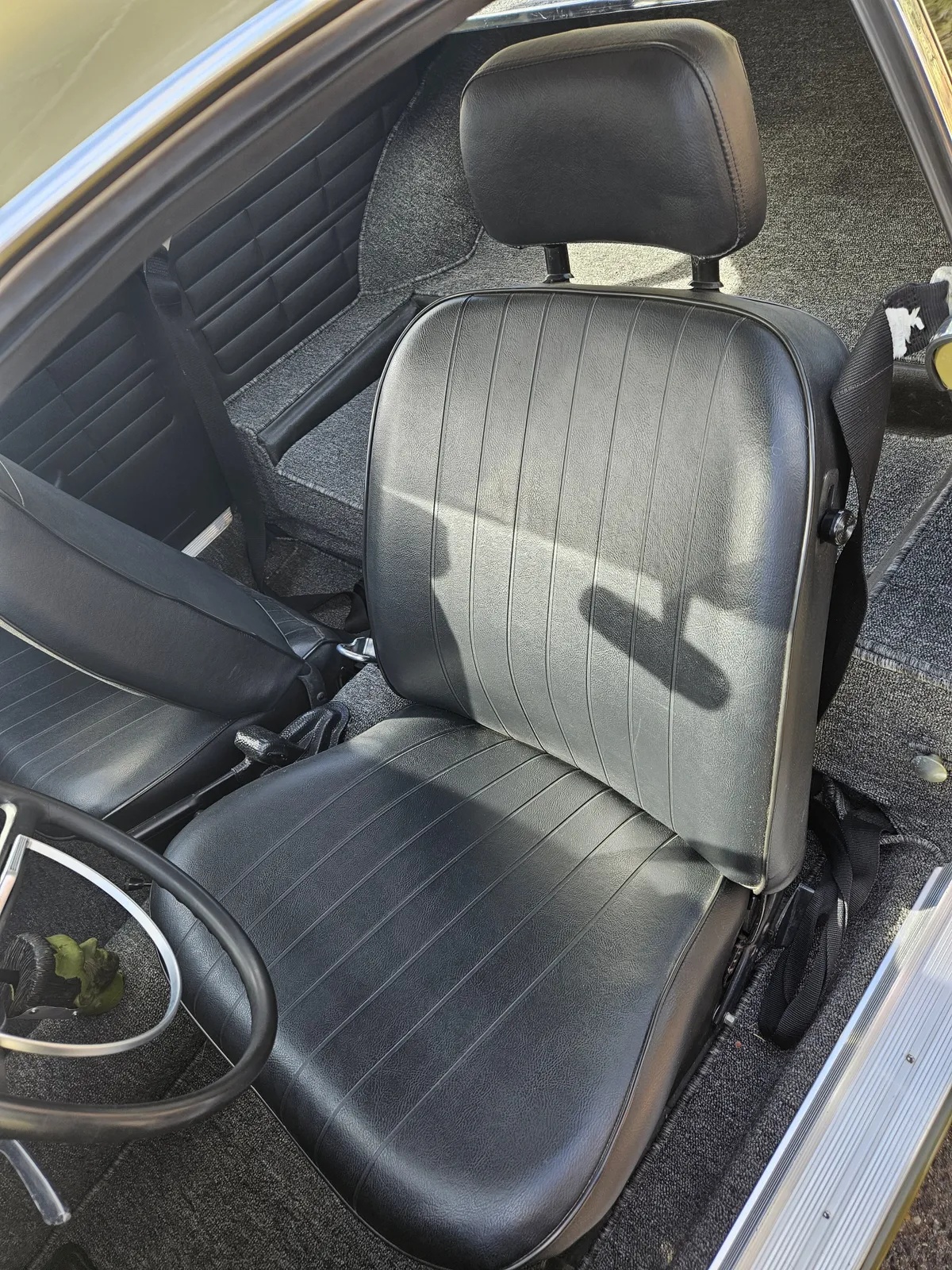 Volkswagen-Karmann-ghia-1969-11