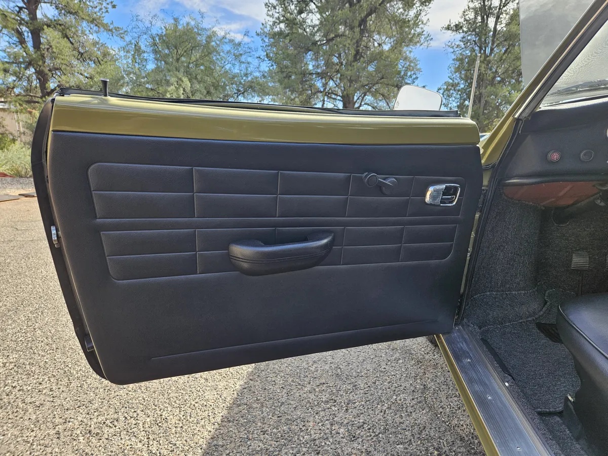 Volkswagen-Karmann-ghia-1969-18