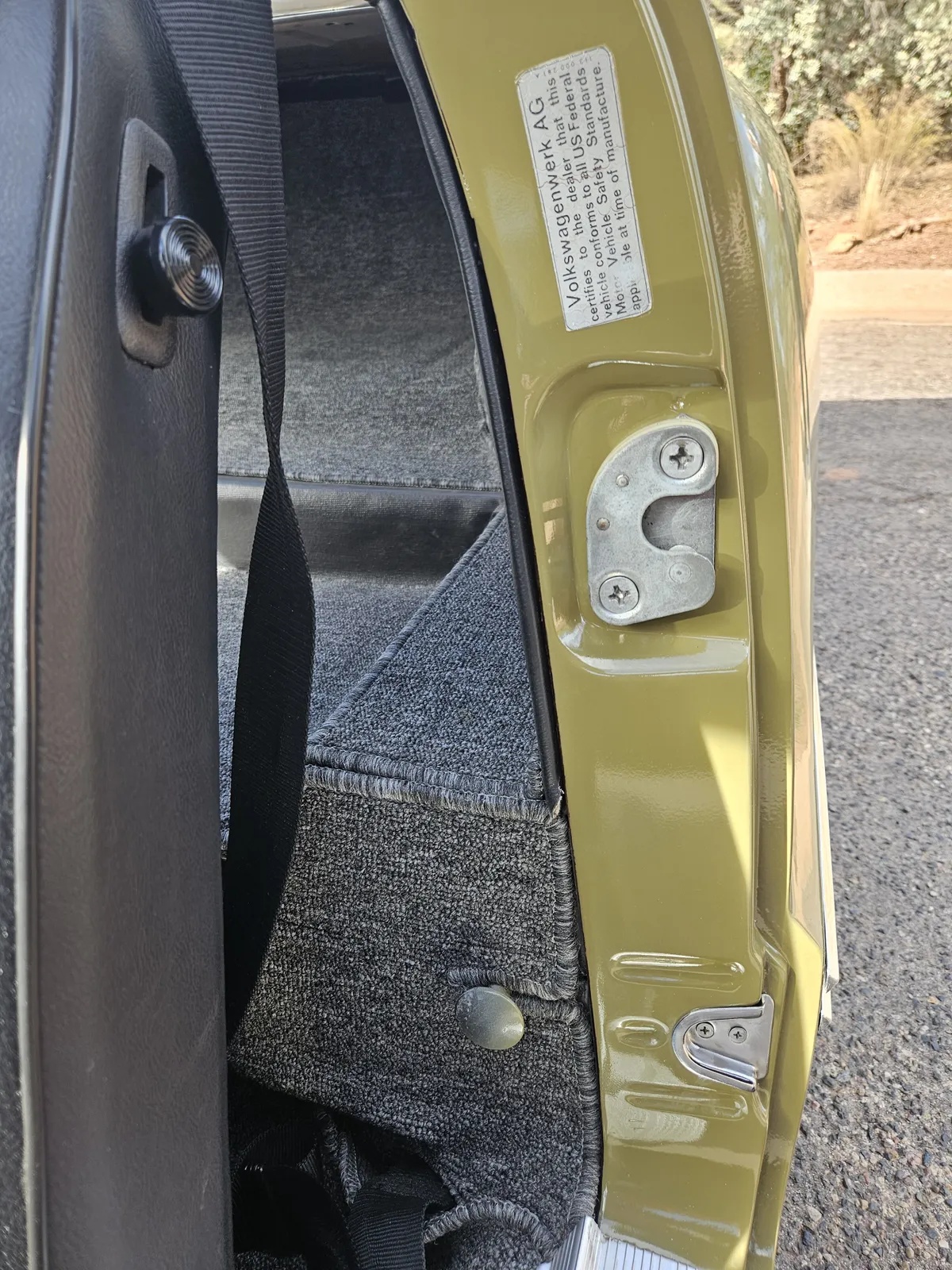 Volkswagen-Karmann-ghia-1969-2