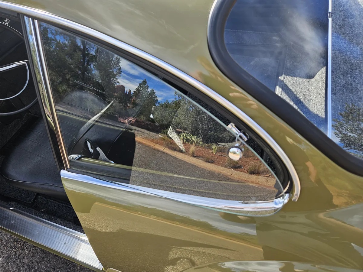 Volkswagen-Karmann-ghia-1969-4