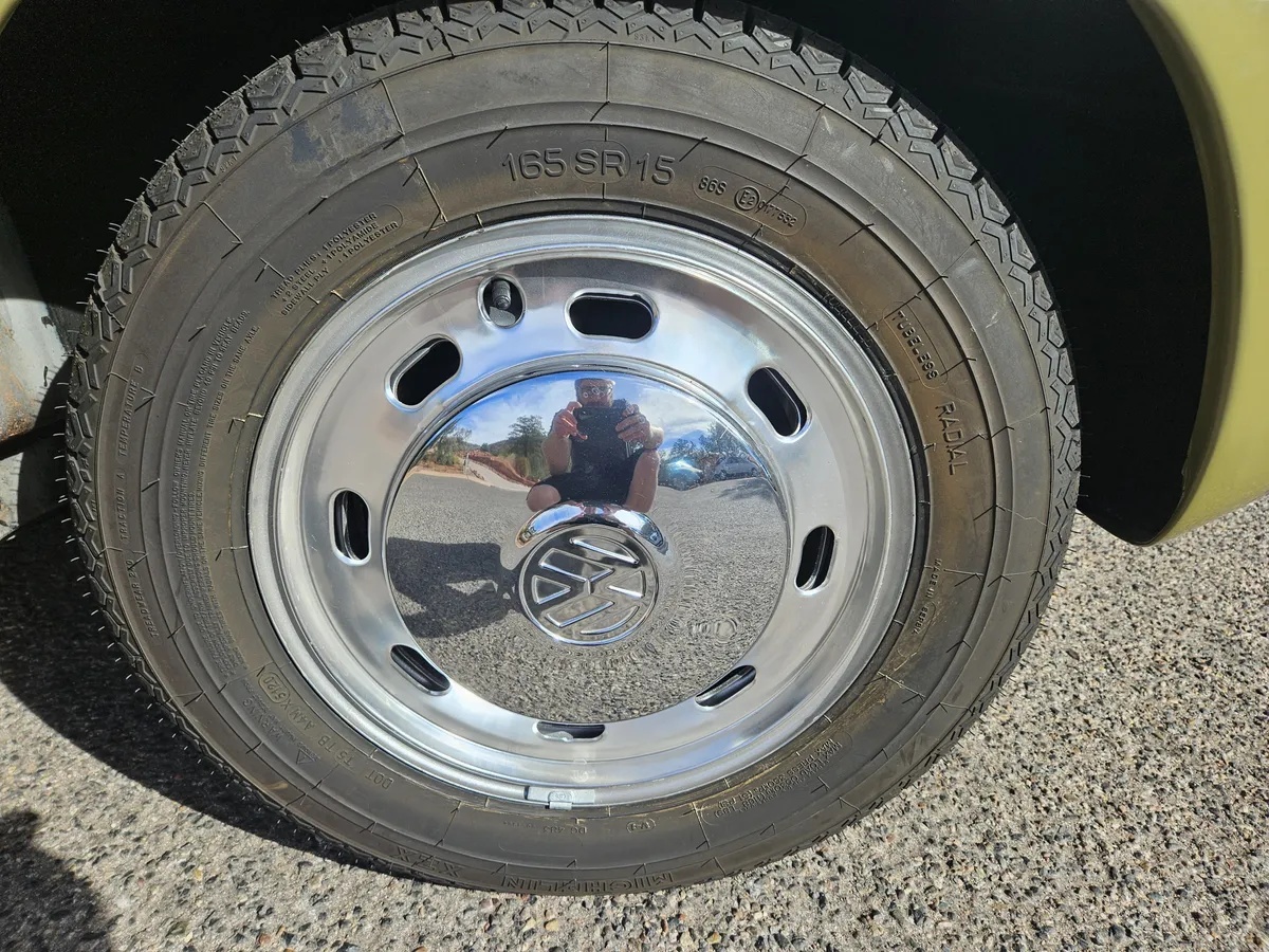 Volkswagen-Karmann-ghia-1969-8