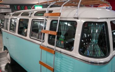 Volkswagen-Other-1973-Light-Blue-Blue-37